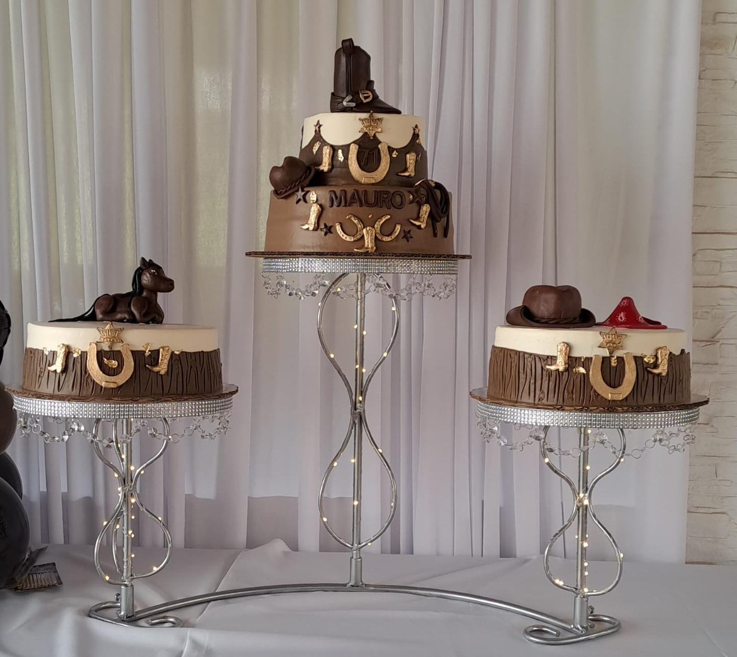 Nube con luz y piedra